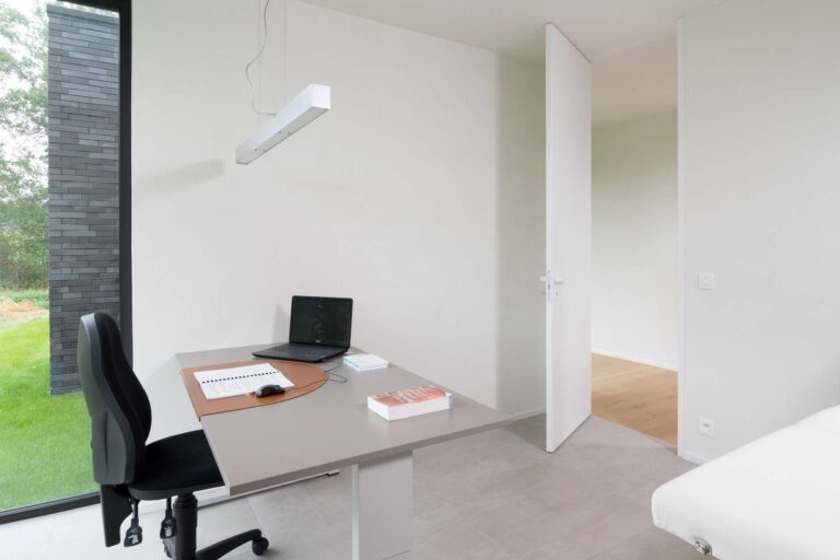 prachtige witte moderne binnendeur voor op je kantoor