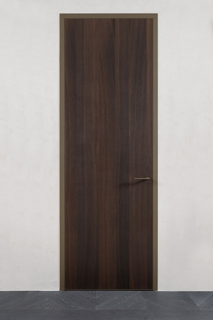 SignALUre bronzen deur met gerookte eik