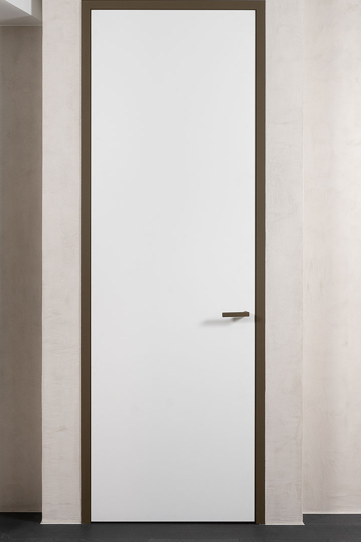 Witte SignALUre aluminium deur met traceless laminaat