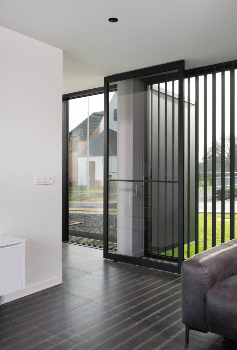 Stalen binnendeur op maat - met grijs fumé glas